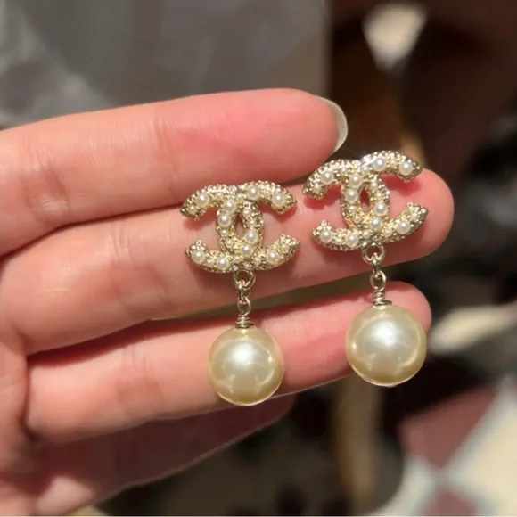 Elegant Gold and Pearl Drop Earrings - Picture 2 of 8